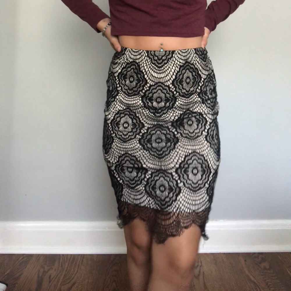 Charlotte Russe Lace pencil skirt size XS - Picture 2 of 3